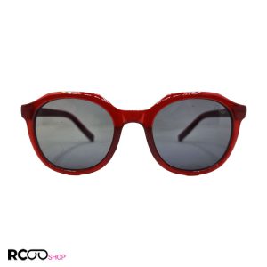 عکس از عینک آفتابی چند ضلعی با فریم قرمز و عدسی دودی تیره مدل kd98051