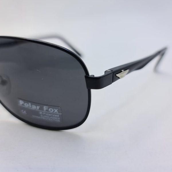 عکس از عینک آفتابی پلاریزه با فریم مشکی رنگ، لنز دودی و دسته فنری فاکس مدل pl1523