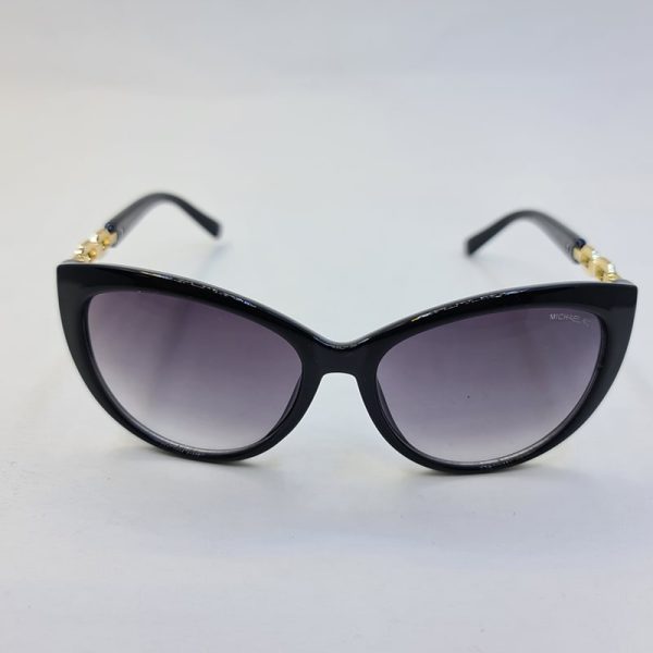عکس از عینک آفتابی زنانه با فریم گربه ای و مشکی رنگ مایکل کورس مدل 3007