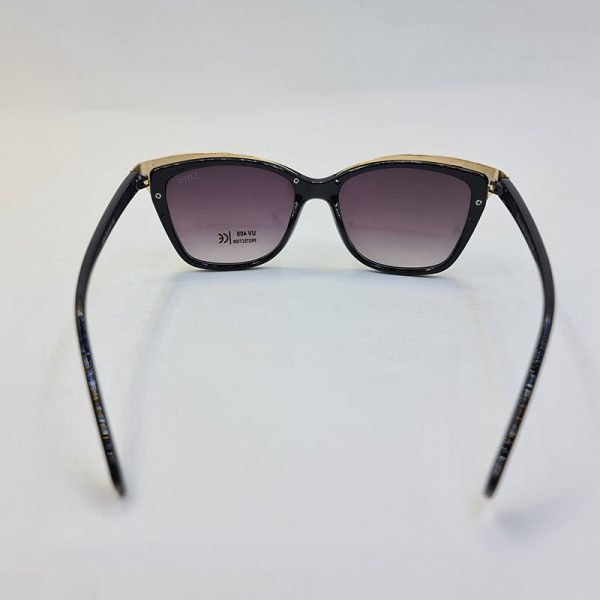 عکس از عینک آفتابی گربه ای شکل dior با فریم مشکی رنگ و عدسی تیره مدل 1008