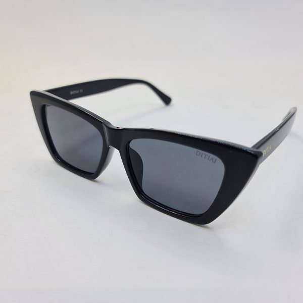 عکس از عینک آفتابی دیتیای با فریم مشکی براق و گربه ای شکل و لنز دودی مدل 3320