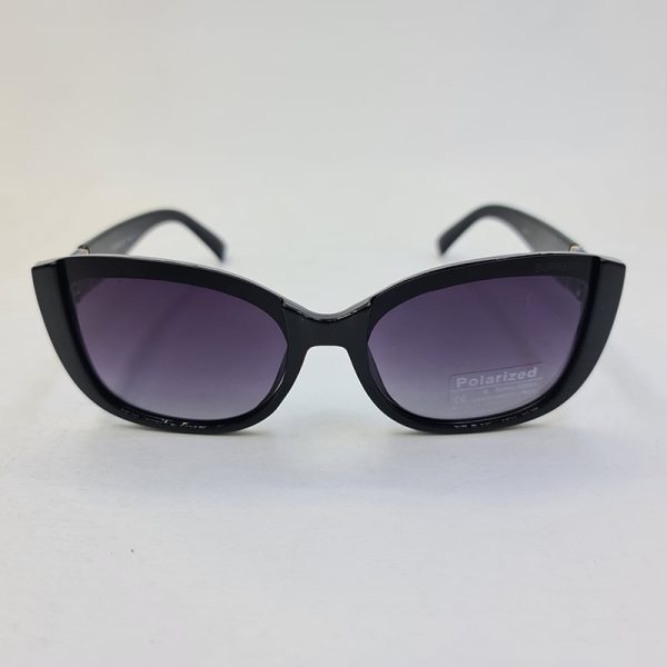 عکس از عینک آفتابی پلار burberry با فریم مشکی و گربه ای و عدسی تیره مدل p6814
