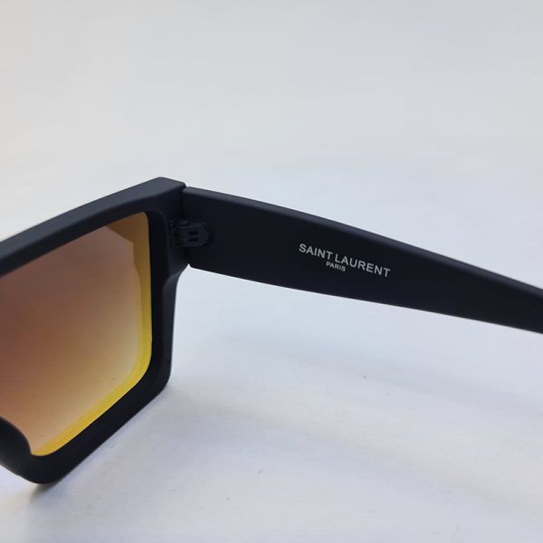 عکس از عینک آفتابی مردانه با فریم مشکی رنگ و عدسی آینه ای و آبی رنگ مدل slm58