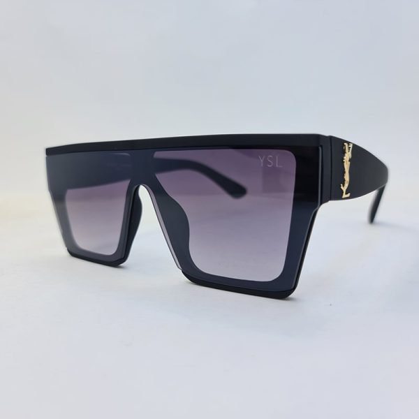 عکس از عینک آفتابی مردانه با فریم مشکی رنگ و عدسی یکسره و اسپورت مدل slm58