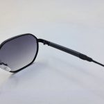 عکس از عینک آفتابی PRADA با فریم و دسته مشکی رنگ و عدسی هایلایت مدل 0548