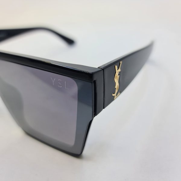 عکس از عینک آفتابی مردانه با فریم مشکی رنگ و عدسی آینه ای و نقره ای مدل slm58