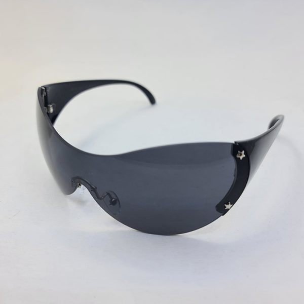 عکس از عینک آفتابی دیور فانتزی با عدسی یکسره، دودی و دسته مشکی رنگ مدل 2se