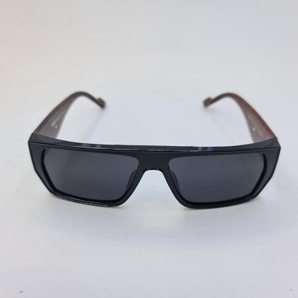عکس از عینک آفتابی فراری پلاریزه مشکی، مستطیلی شکل و دسته پهن و طرح چوب مدل 3002
