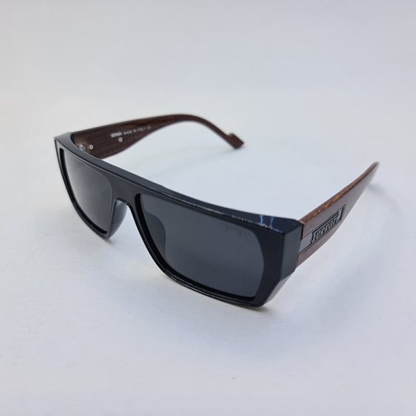 عکس از عینک آفتابی فراری پلاریزه مشکی، مستطیلی شکل و دسته پهن و طرح چوب مدل 3002