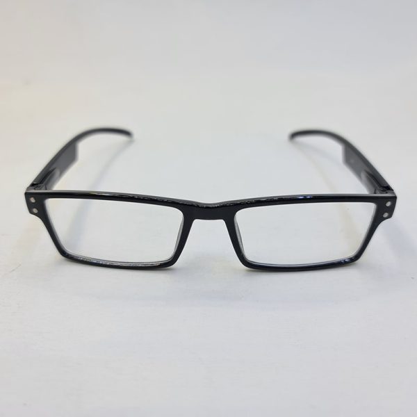 عکس از عینک طبی دور بین با نمره -1. 25 و فریم مستطیلی شکل و مشکی رنگ مدل 24