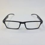 عکس از عینک طبی دور بین با نمره -1.50 و فریم مستطیلی شکل و مشکی رنگ مدل 24