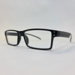 عکس از عینک طبی دور بین با نمره -1.50 و فریم مستطیلی شکل و مشکی رنگ مدل 24