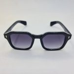 عکس از عینک آفتابی MOSCOT با فریم مربعی شکل و رنگ مشکی و عدسی دودی مدل 6029