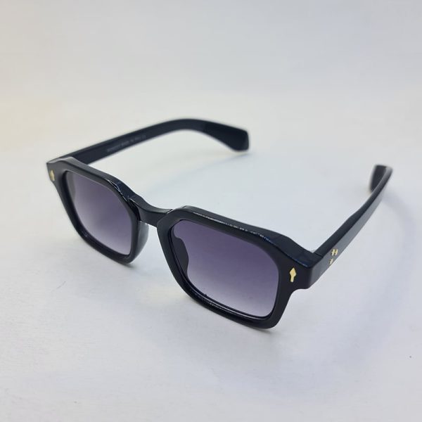 عکس از عینک آفتابی moscot با فریم مربعی شکل و رنگ مشکی و عدسی دودی مدل 6029