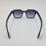 عکس از عینک آفتابی MOSCOT با فریم مربعی شکل و رنگ مشکی و عدسی دودی مدل 6029