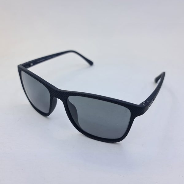عکس از عینک آفتابی اوگا با فریم ویفرر و مشکی، عدسی پلاریزه و آنتی رفلکس مدل 7911