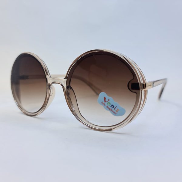 عکس از عینک آفتابی بچگانه با فریم گرد، شاین دار و عسلی و لنز قهوه ای مدل 3088