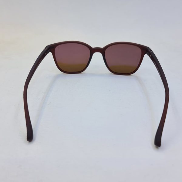 عکس از عینک آفتابی oga morel با فریم مربعی و قهوه ای، عدسی پلار و ar مدل 7904