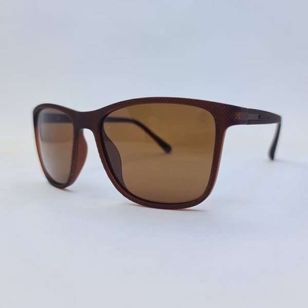 عکس از عینک آفتابی اوگا با فریم ویفرر و قهوه ای، عدسی پلاریزه و آنتی رفلکس مدل 7911