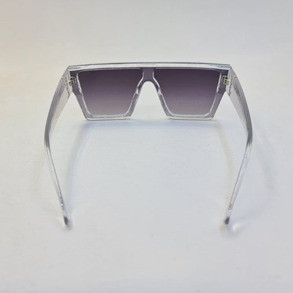 عکس از عینک آفتابی مردانه با فریم بی رنگ و شفاف و عدسی یک تکه و اسپورت مدل slm58