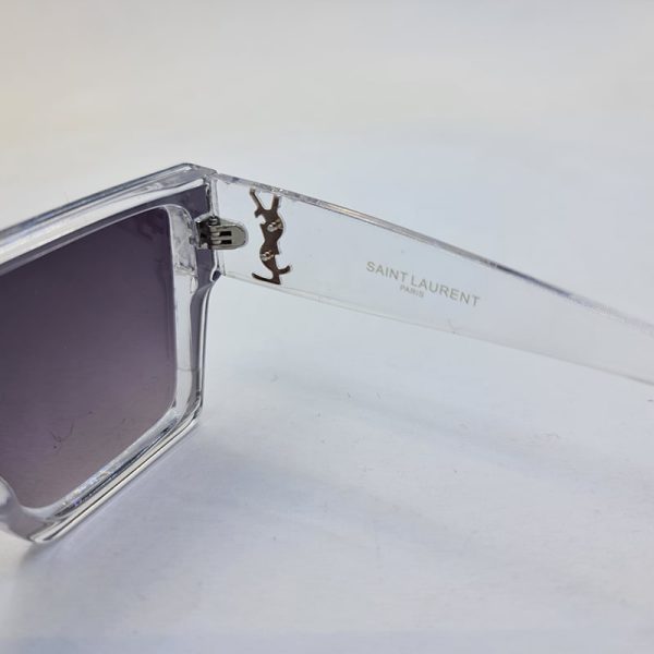 عکس از عینک آفتابی مردانه با فریم بی رنگ و شفاف و عدسی یک تکه و اسپورت مدل slm58