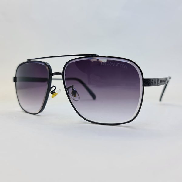 عکس از عینک آفتابی لویی ویتون با فریم مشکی و عدسی دودی هایلایت مدل 1099