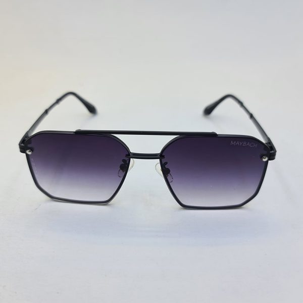 عکس از عینک آفتابی میباخ با لنز دودی و فریم و دسته مشکی و مربعی شکل مدل 10378