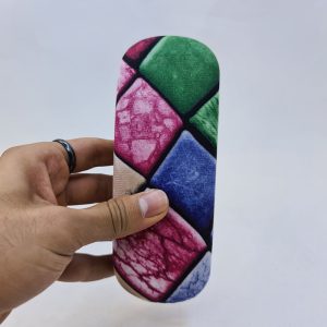 عکس از قاب عینک طبی بیضی شکل و چند رنگ مدل 991938
