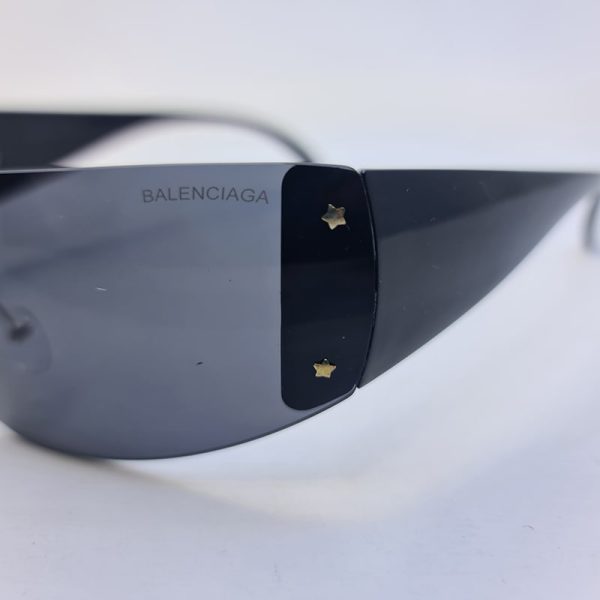 عکس از عینک آفتابی بالینسیاگا فانتزی با دسته مشکی رنگ، فریملس و لنز دودی مدل 3553
