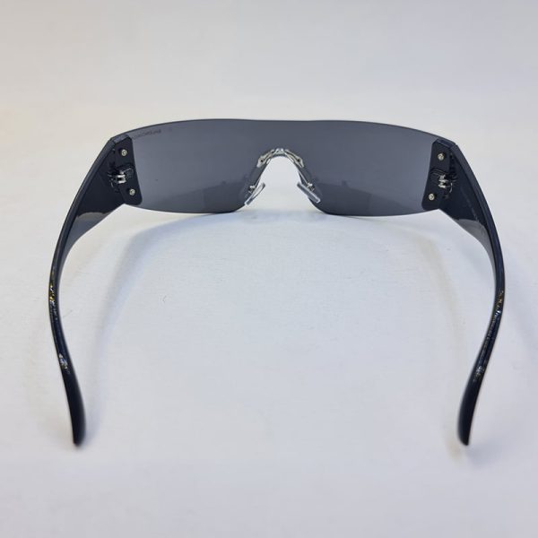 عکس از عینک آفتابی بالینسیاگا فانتزی با دسته مشکی رنگ، فریملس و لنز دودی مدل 3553
