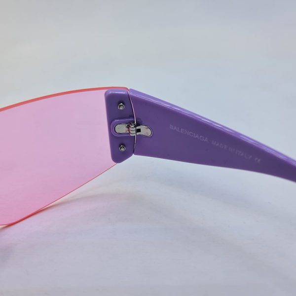 عکس از عینک بالینسیاگا فانتزی با دسته بنفش رنگ، فریملس و لنز صورتی مدل 3553