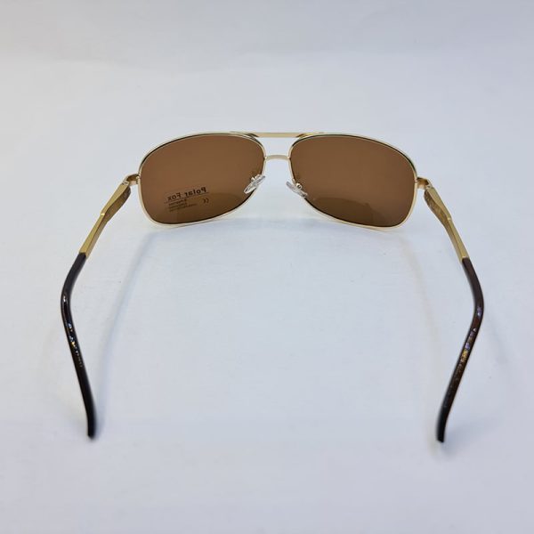 عکس از عینک آفتابی خلبانی پلاریزه با فریم طلایی، لنز قهوه ای و دسته فنری fox مدل pl1523