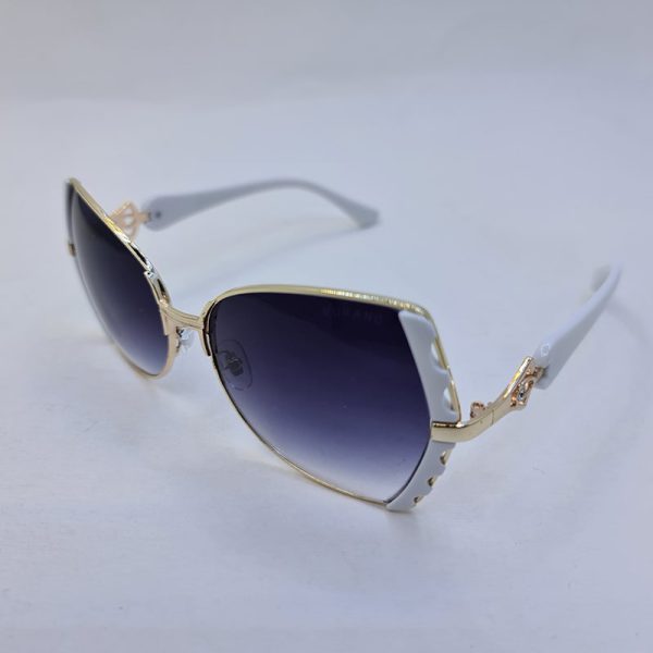 عکس از عینک آفتابی زنانه با فریم طلایی و سفید رنگ مورانو با لنز دودی مدل 7446