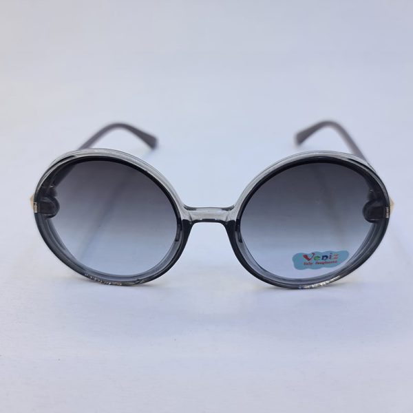 عکس از عینک آفتابی بچه گانه با فریم گرد، شاین دار و خاکستری رنگ مدل 3088