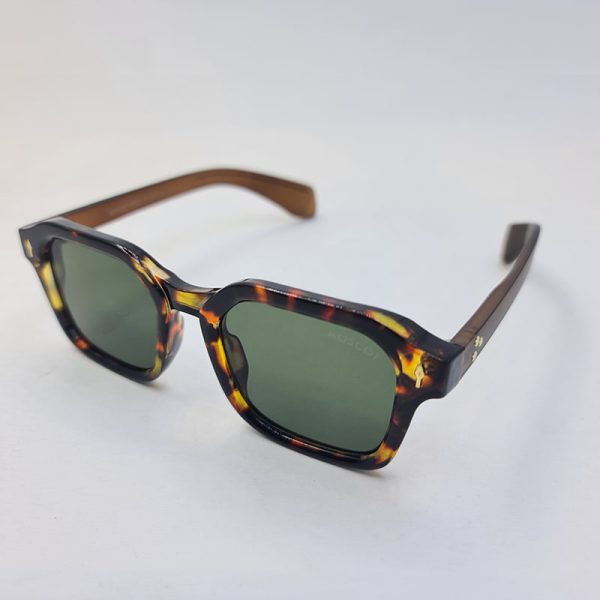 عکس از عینک آفتابی موسکات با فریم مربعی شکل و هاوانا و عدسی سبز مدل 6029