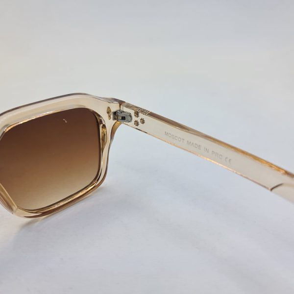 عکس از عینک آفتابی موسکات با فریم مربعی شکل و رنگ عسلی و عدسی قهوه ای مدل 6029