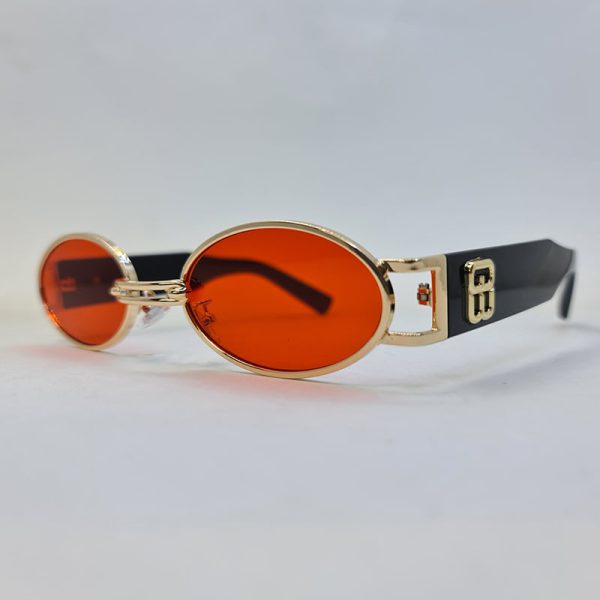 عکس از عینک شب جنتل مانستر با فریم طلایی، بیضی شکل و دسته مشکی و لنز قرمز مدل b2069