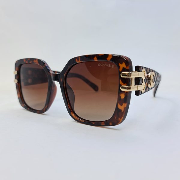 عکس از عینک آفتابی هاوانا شنل با فریم بزرگ و عدسی قهوه ای رنگ مدل x6099