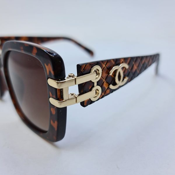 عکس از عینک آفتابی هاوانا شنل با فریم بزرگ و عدسی قهوه ای رنگ مدل x6099