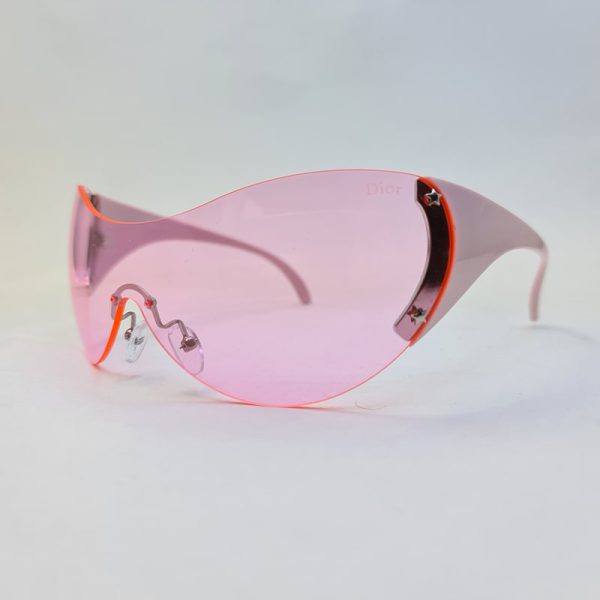 عکس از عینک فانتزی dior با لنز یک تکه و صورتی رنگ و دسته صورتی مدل 2se