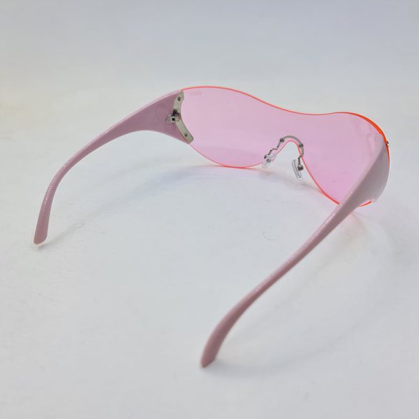 عکس از عینک فانتزی dior با لنز یک تکه و صورتی رنگ و دسته صورتی مدل 2se