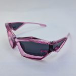 عکس از عینک آفتابی فانتزی PRADA با عدسی تیره و فریم صورتی رنگ مدل LH068