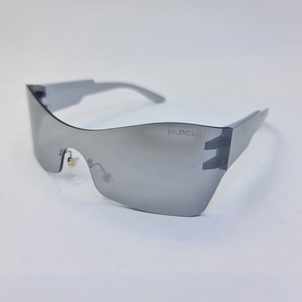 عکس از عینک آفتابی سیلور بالنسیاگا، فریملس با دسته نقره ای و لنز آینه ای مدل lp1005