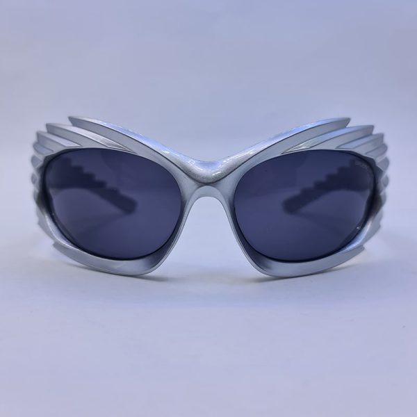 عکس از عینک آفتابی شانه ای baleciaga با فریم سیلور، فانتزی و لنز تیره مدل sh1006