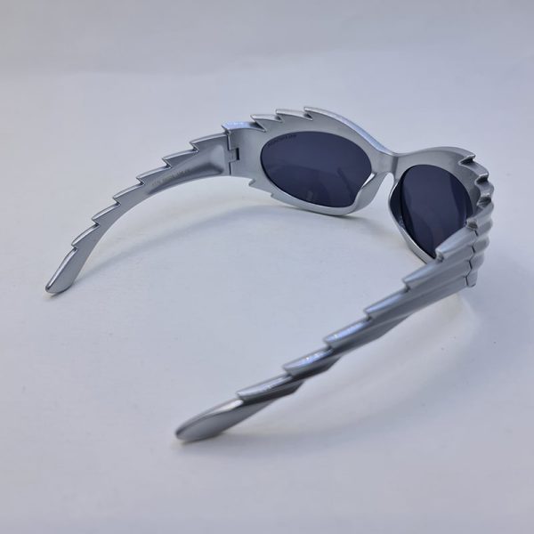 عکس از عینک آفتابی شانه ای baleciaga با فریم سیلور، فانتزی و لنز تیره مدل sh1006