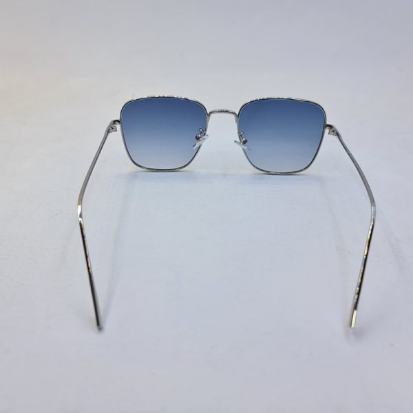 عکس از عینک آفتابی مربعی شکل با فریم فلزی و نقره ای و لنز آبی هایلایت مدل 50168
