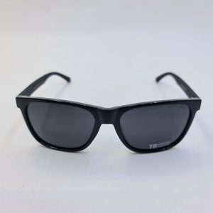عکس از عینک آفتابی پورشه دیزاین با فریم ویفرر، مشکی و TR90 و لنز پلاریزه مدل 1951