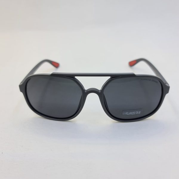 عکس از عینک آفتابی پورشه دیزاین با فریم خلبانی، طوسی و tr90 و لنز پلاریزه و 1. 1 مدل 9155