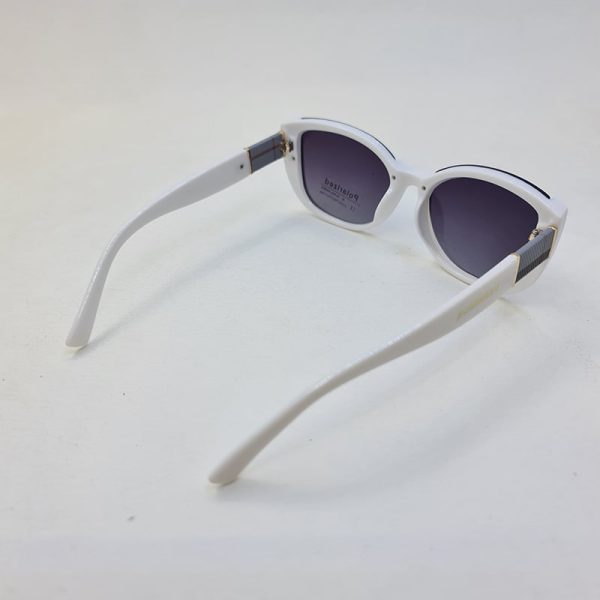 عکس از عینک آفتابی پلاریزه باربری با فریم سفید و گربه ای شکل و عدسی تیره مدل p6814