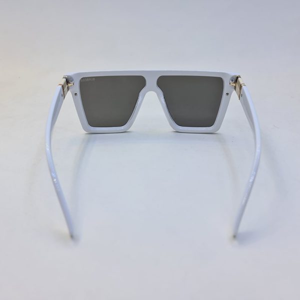 عکس از عینک آفتابی اسپورت با فریم سفید، لنز آینه ای و یک تکه نقره ای رنگ مدل 9675